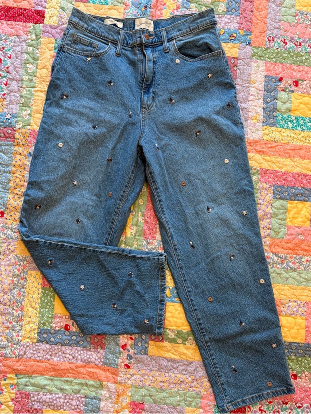 Medium wash universal thread vintage straight jeans with floral embroidery